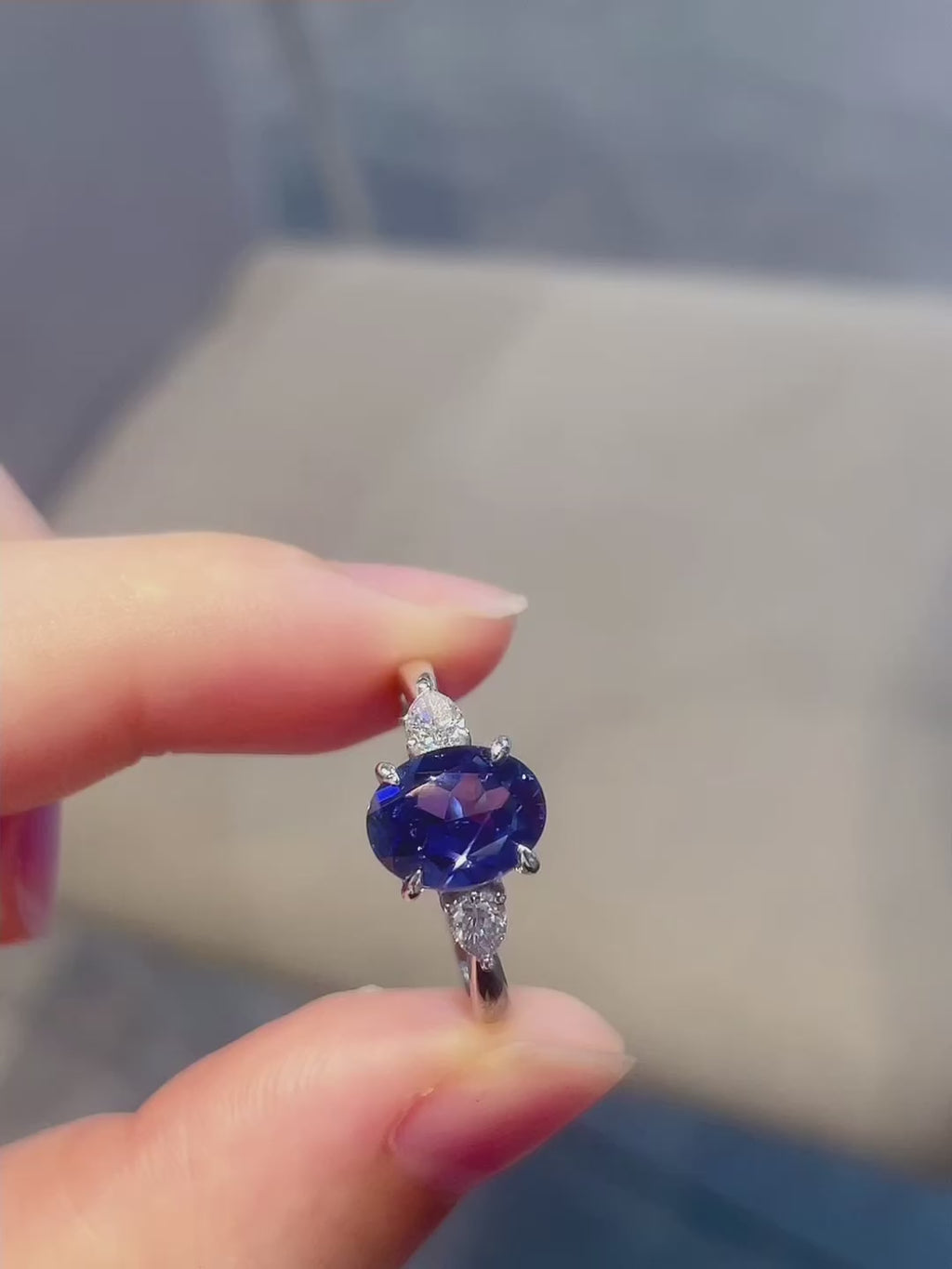 PT950 Lab-Grown Blue Sapphire Oval Three-Stone Ring | 2.43ct